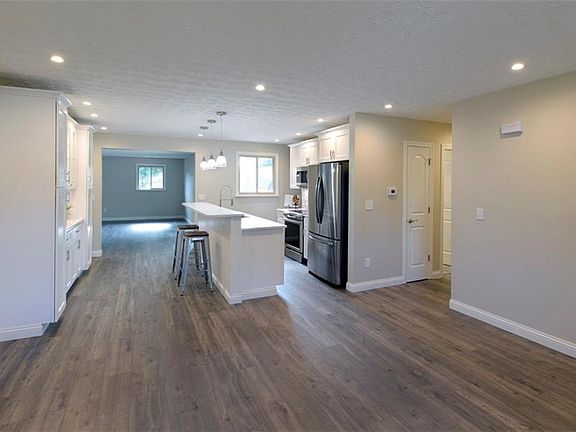 4th image of 1727 Gayhart Dr