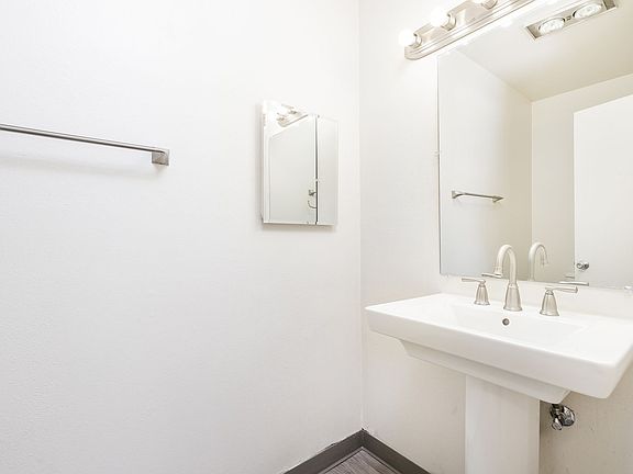 2nd image of 8600 SW Scholls Ferry Rd APT 15