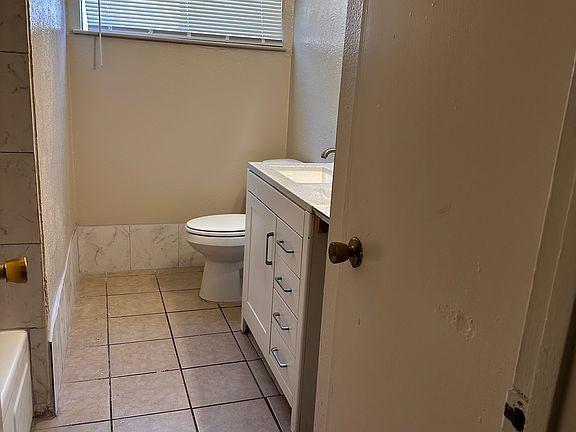 2nd image of 1801 Redwood St