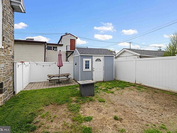 4th image of 421 Derstine Ave
