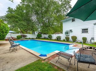 20 Wagner Dr, Coram, NY 11727