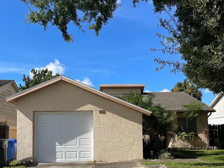 1306 Coolmont Dr — Photo 2