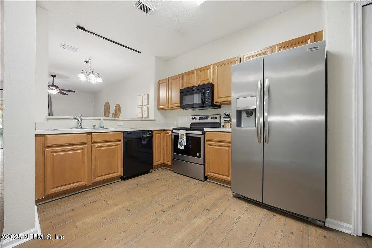 Building Photo - 446 Scrub Jay Dr