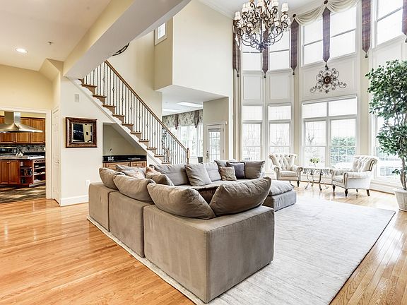 3rd image of 14943 Finegan Farm Dr