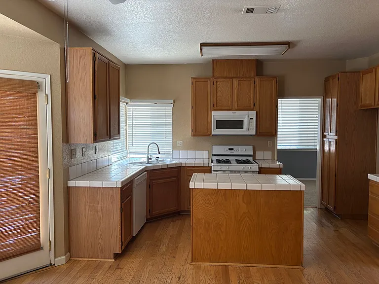 8972 Beryl Creek Way — Photo 6