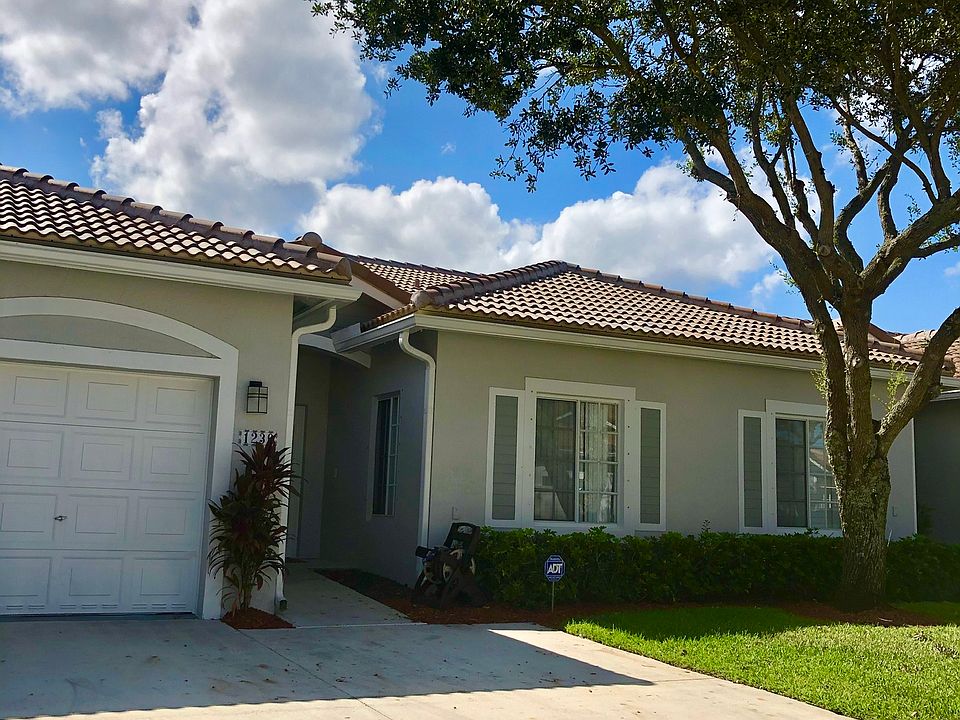 1st image of 1239 SW 48th Ter