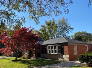 404 N Prospect Manor Ave, Mount Prospect, IL 60056