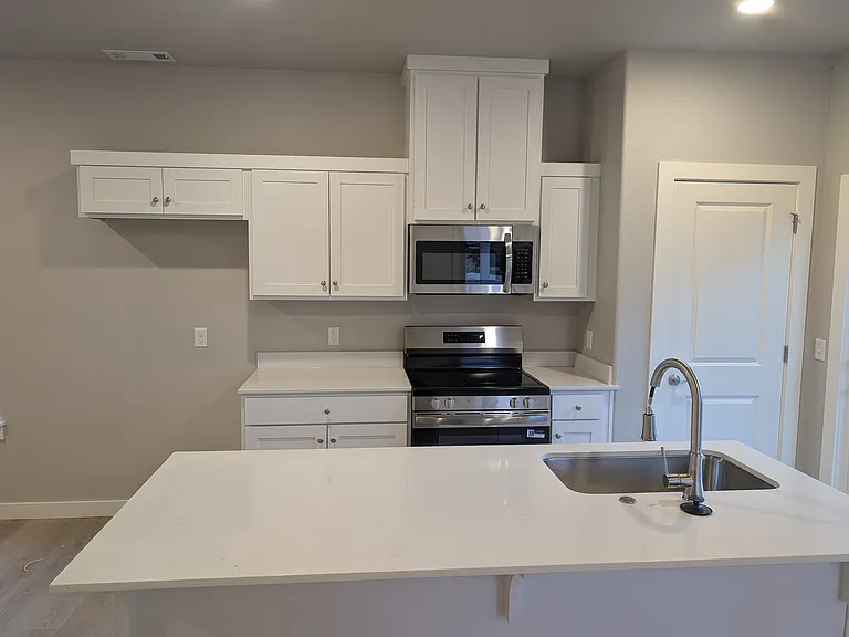 1904 SW Poigai Way #1 — Photo 9