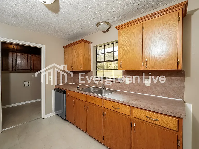 104 Hatch Dr — Photo 6