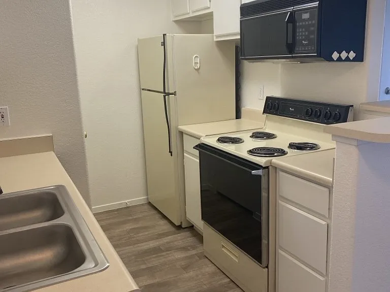 5271 Lindell Rd #201 — Photo 4