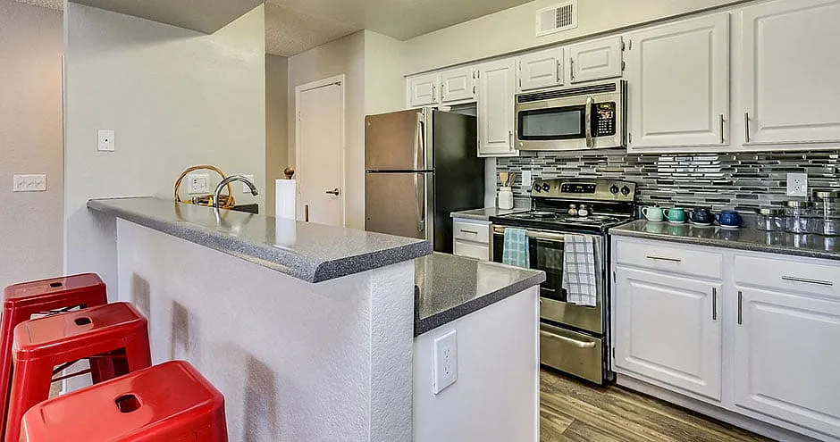 Madera Point Apartments — Photo 1