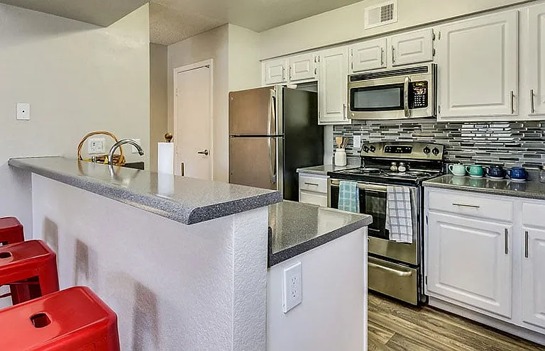Madera Point Apartments — Photo 1