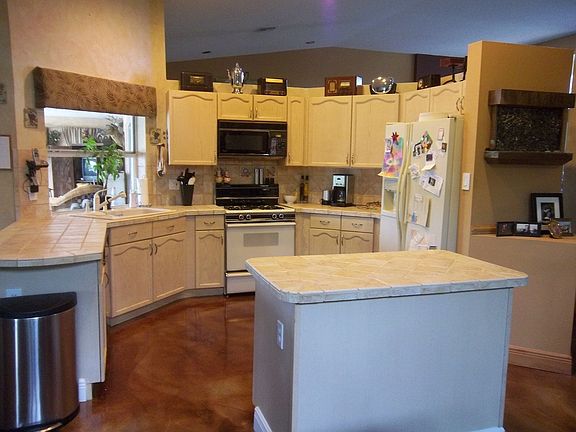 4th image of 1250 Fairfax Ct
