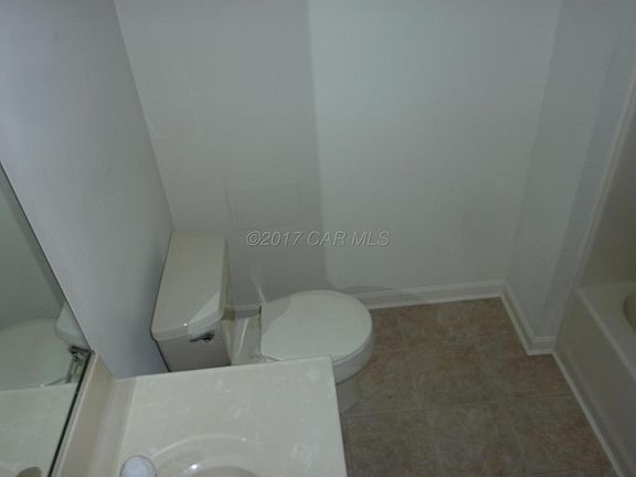 5th image of 711 Marquis Ave