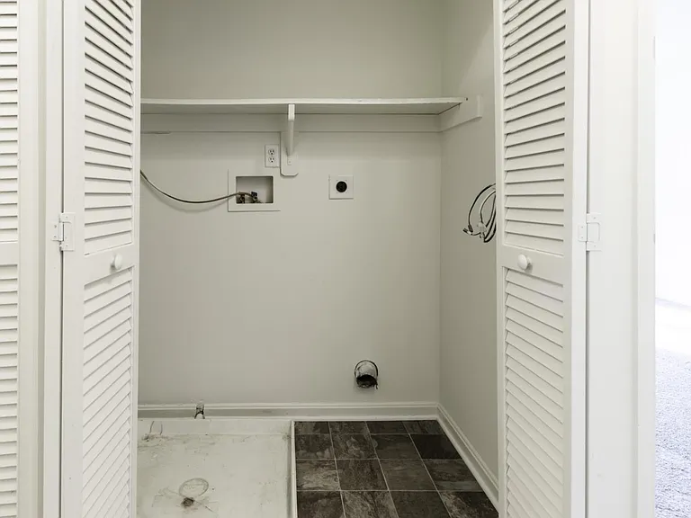 Brookmeade Apartments — Photo 9