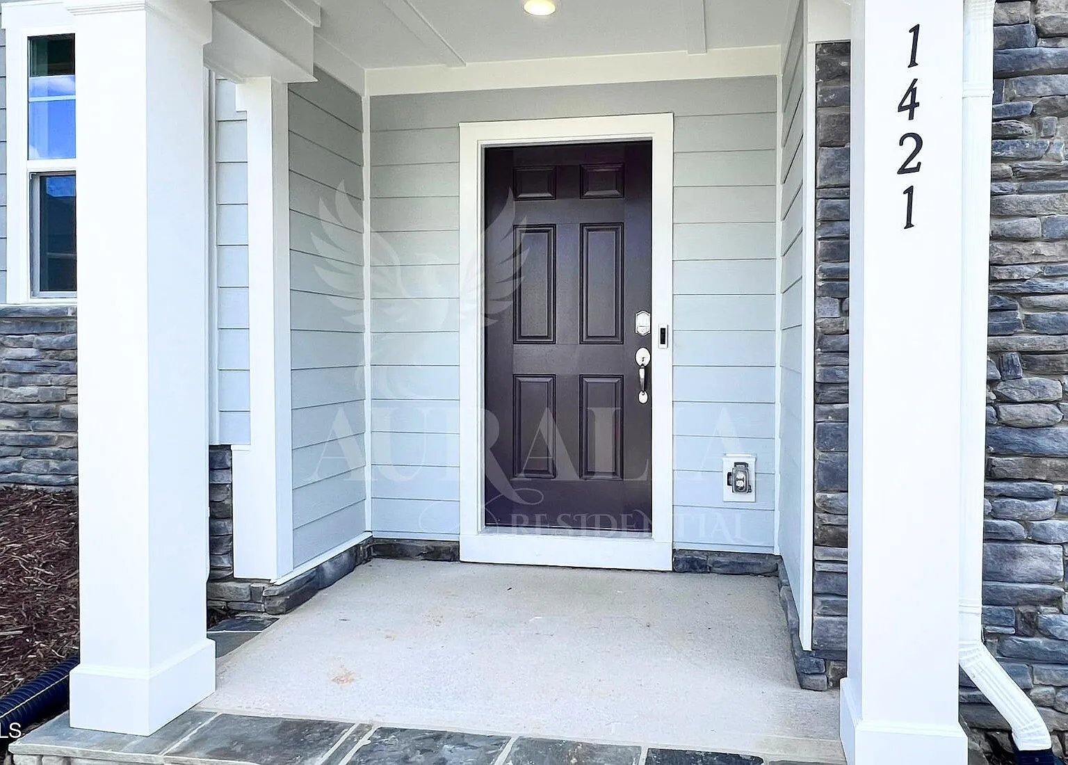 4 bed, 3.5 bath, 2189 sqft, $2,200 — Photo 3