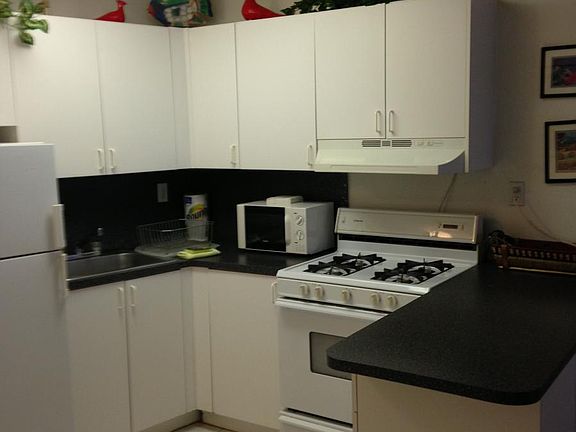 3rd image of 710 Washington Ave APT 202