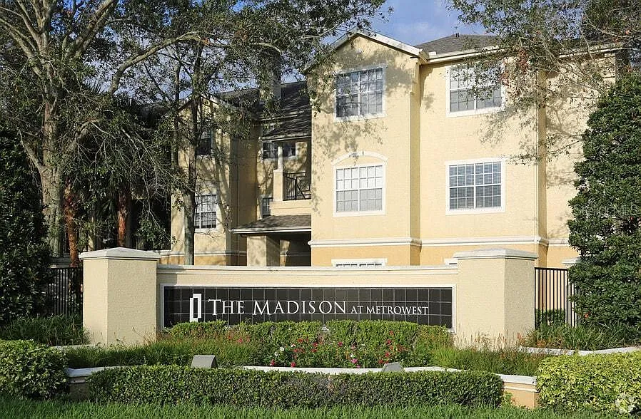 1 bed, 1.0 bath, 854 sqft, $1,550 — Photo 2