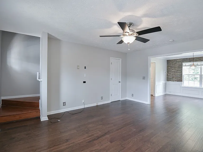 132 Tulip Grove Point — Photo 14
