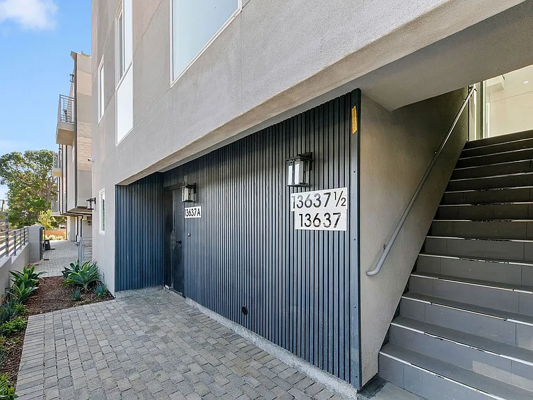 13637 N Fellows Ave #25 — Photo 37