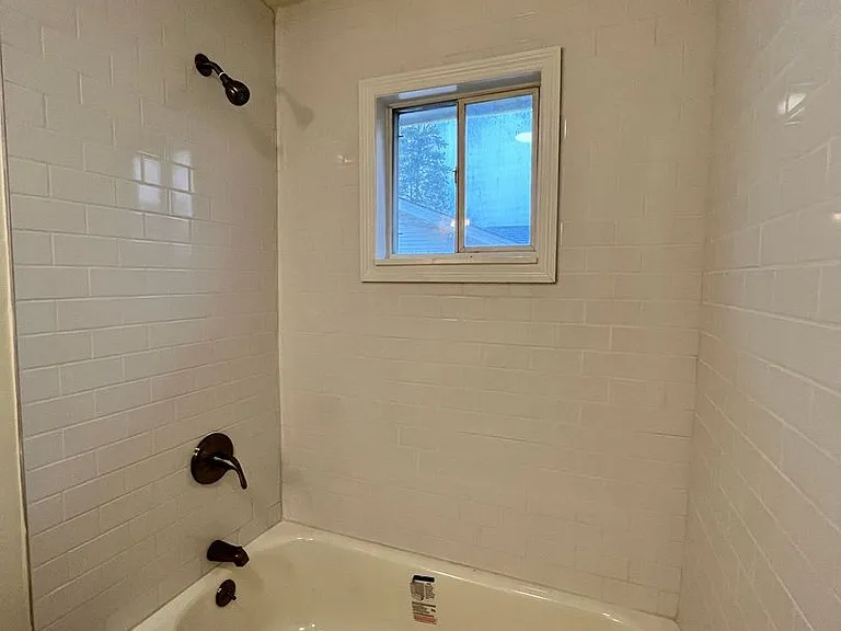 712 Moore St — Photo 12