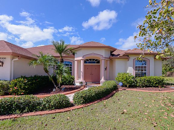 2nd image of 2300 SE Rock Springs Drive