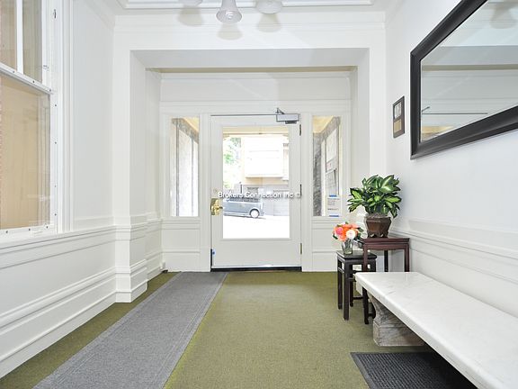 3rd image of 952 Powell St APT 3