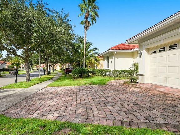 2nd image of 929 LASCALA DRIVE