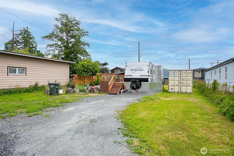 5th image of 3421 Lena Road