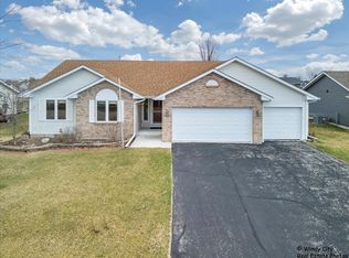 225 Sundance Trl, Capron, IL 61012