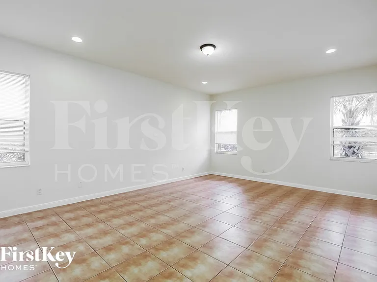 12748 SW 21st St — Photo 5