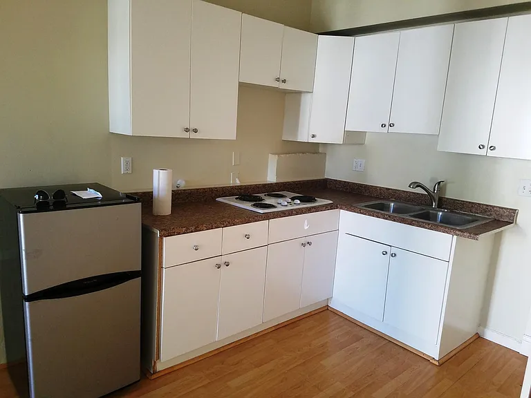1917 Grace Ave #11 — Photo 3