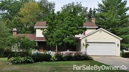 Front View
						:
						Midlane Country Club area, one-and-one-quarter acre lot.