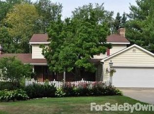 3052 N Maple Tree Ln, Wadsworth, IL 60083