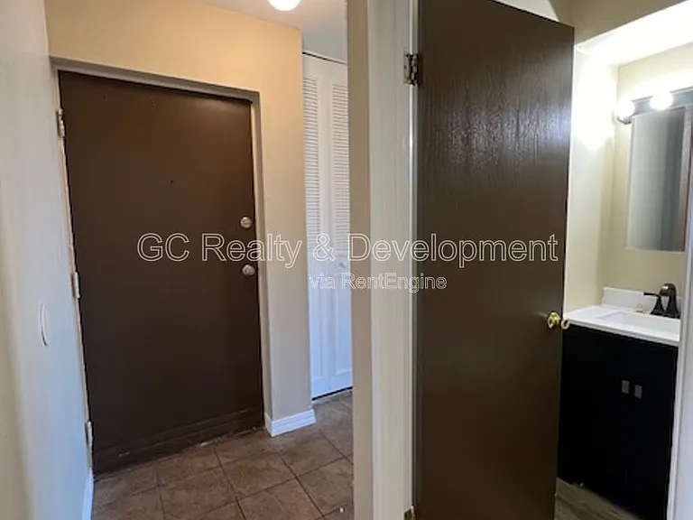 838 W College Blvd #201 — Photo 8