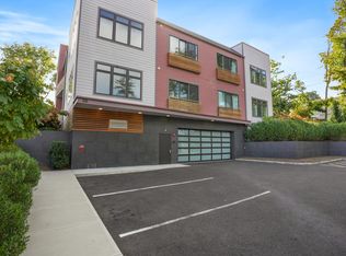 56 Old Field Point Rd #7, Greenwich, CT 06830