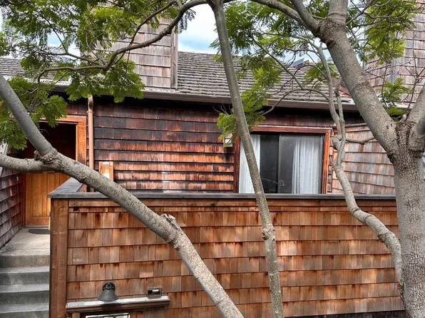 461 Dela Vina Ave APT 207, Monterey, CA 93940