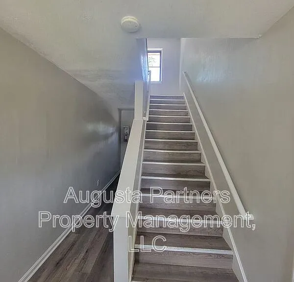 110 3rd St #D — Photo 2