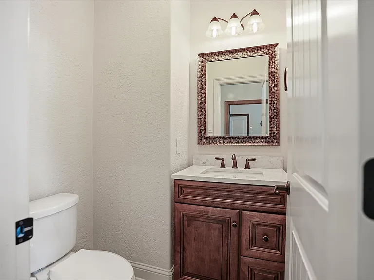 536 Stephen F Austin Dr — Photo 32