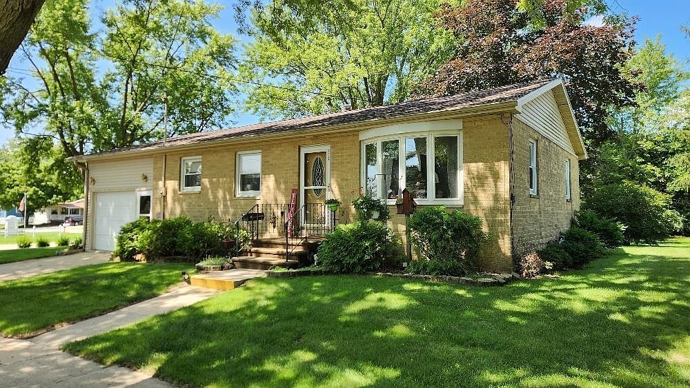 107 Cooley St, Strawberry Point, IA 52076 MLS 20233510 Zillow