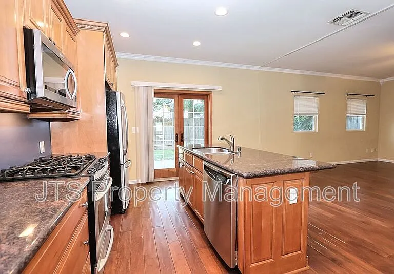 3657 24th St — Photo 22
