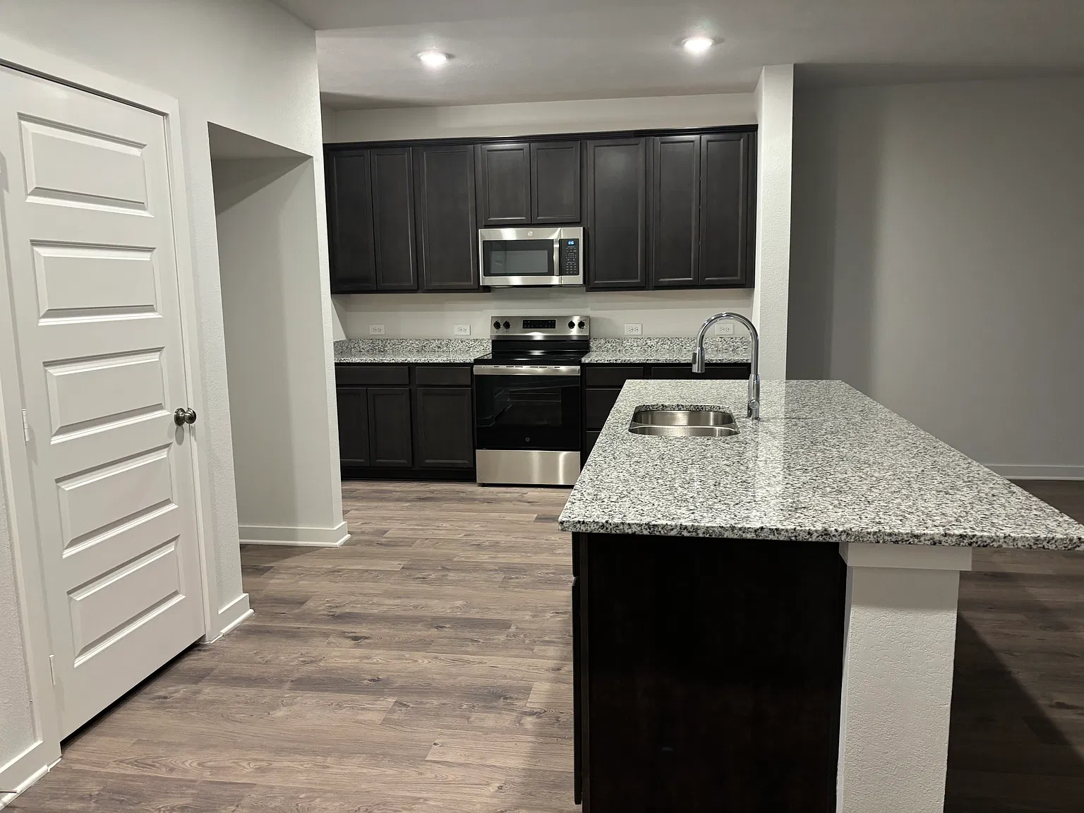 3 bed, $2,450 — Photo 4