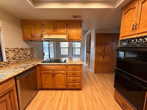 3rd image of 2620 Oxford Ave