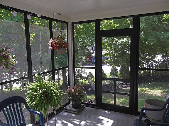 4th image of 10 Catlin Ave