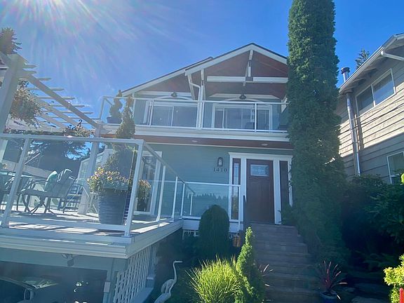 Front stairs to entry