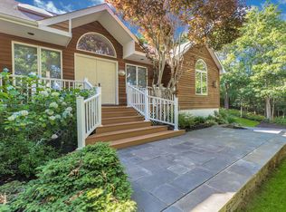 8 Bettina Ct, Hampton Bays, NY 11946
