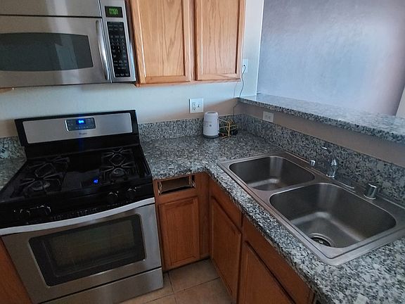 5th image of 2500 Sierra Luna Ave Unit 102