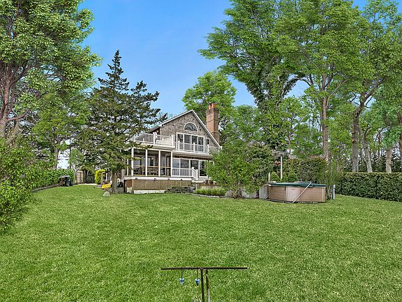3rd image of 52 Noyac Harbor Rd