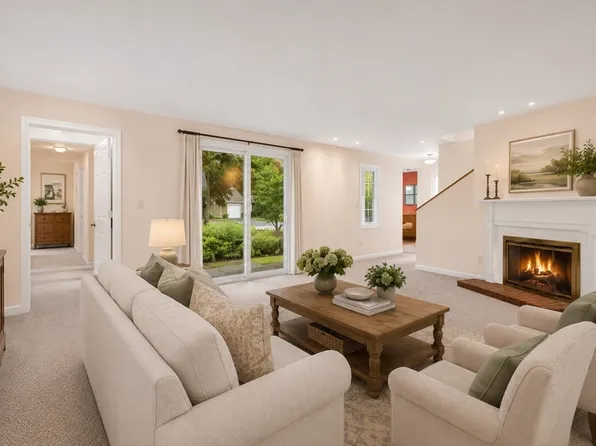 12 Steepletree Ln Unit 12, Wayland, MA 01778
