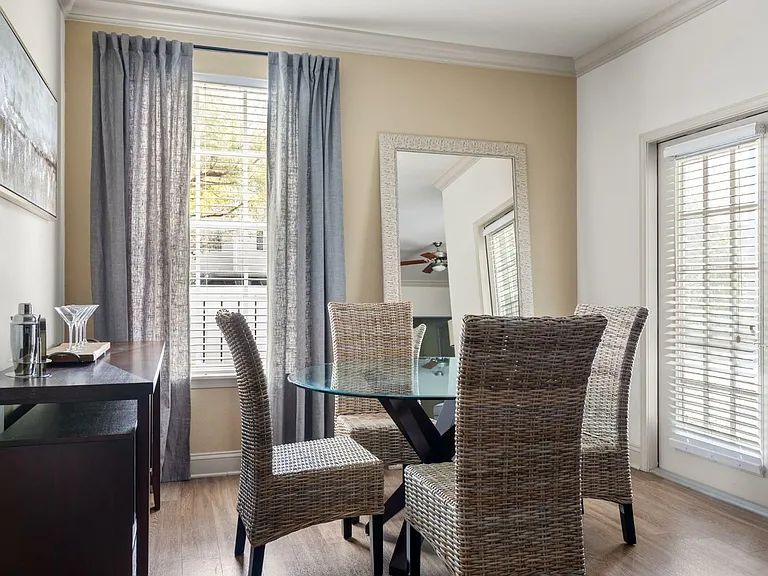 Village at Baldwin Park - Dining Area